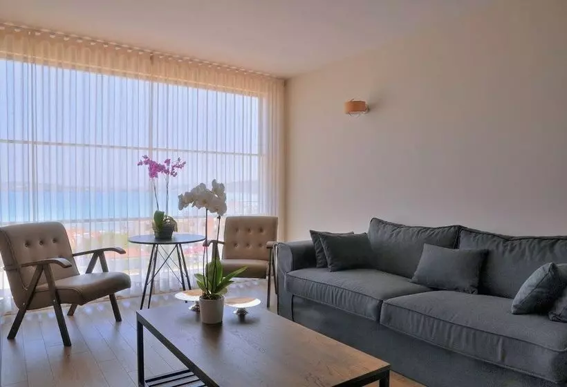 בית מלון כפרי Delmar Suites & Residence