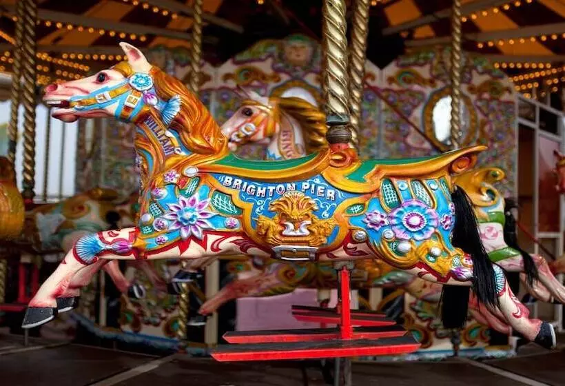 בית מלון כפרי Holiday Inn Express London Gatwick Crawley By Ihg