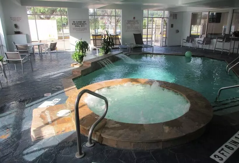 Holiday Inn Express Hotel & Suites Houston Downtown Convention Center, An Ihg