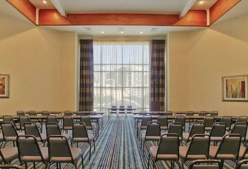 Holiday Inn Express Hotel & Suites Houston Downtown Convention Center, An Ihg