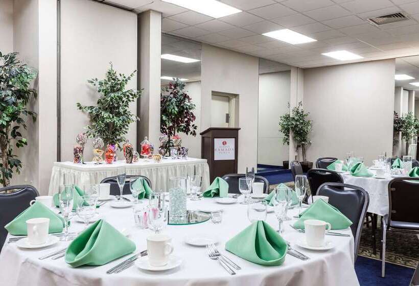 Отель Ramada Plaza By Wyndham Albany