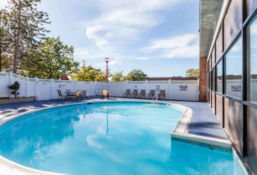 Отель Ramada Plaza By Wyndham Albany