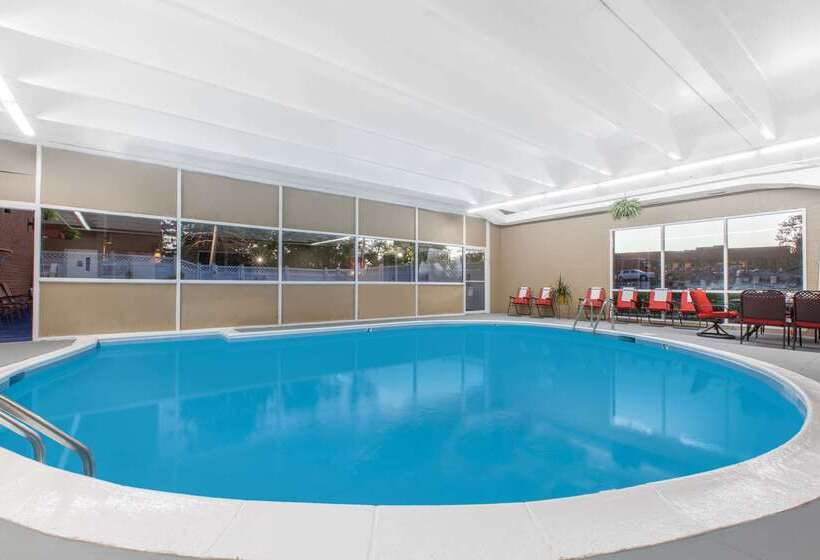 Отель Ramada Plaza By Wyndham Albany