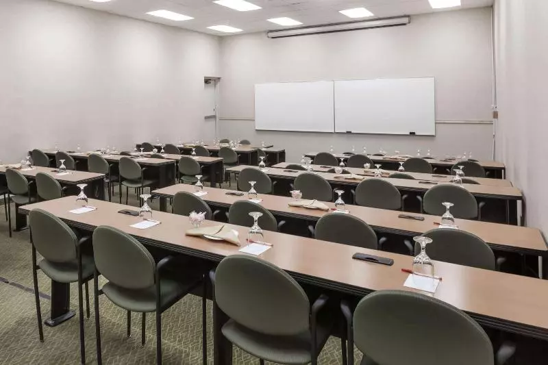 호텔 Ramada Plaza By Wyndham Albany