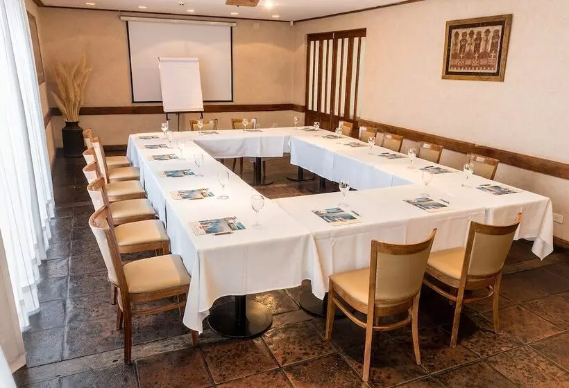 ホテル Calafate Parque