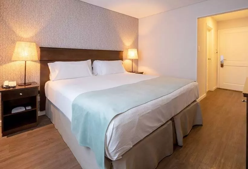 ホテル Calafate Parque