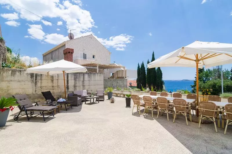 Hotelli Apartments Villa Silvana