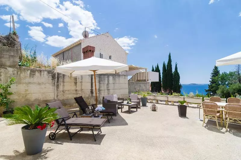 Hotelli Apartments Villa Silvana