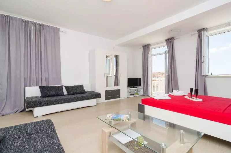 Hotelli Apartments Villa Silvana