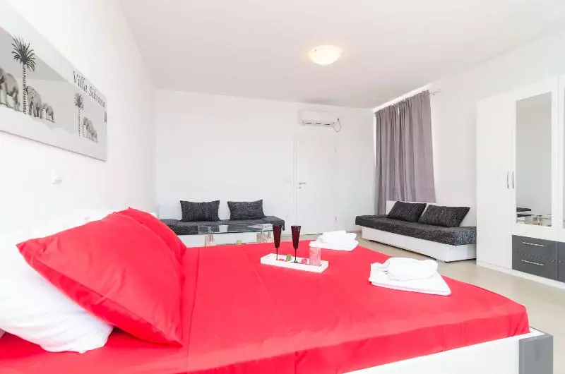 Hotelli Apartments Villa Silvana