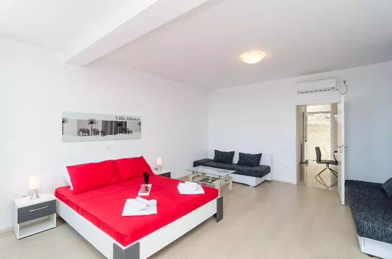 Hotelli Apartments Villa Silvana