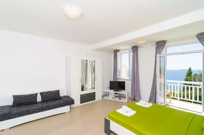 Hotelli Apartments Villa Silvana