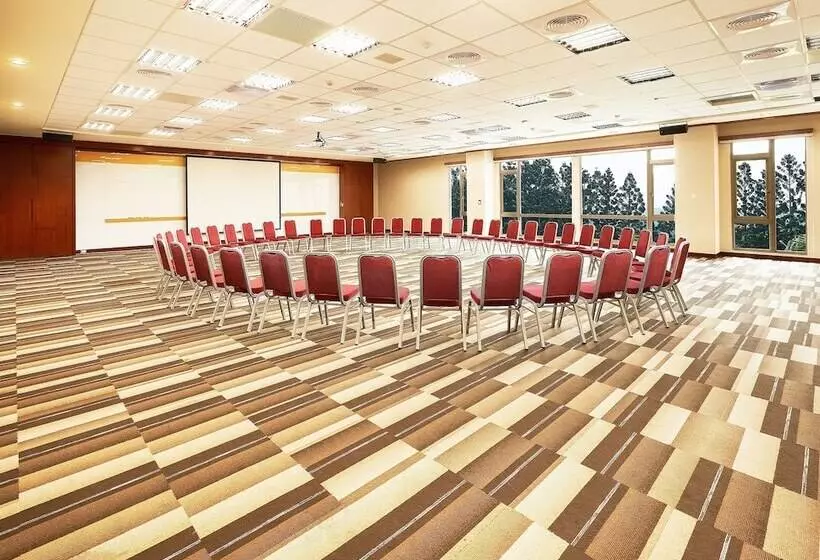 هتل Aspire Resort