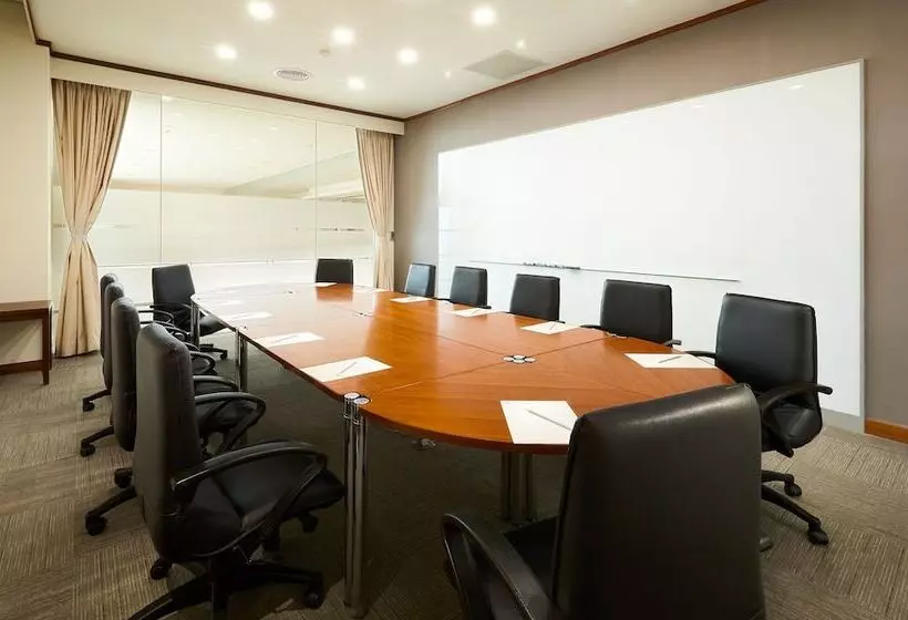 هتل Aspire Resort