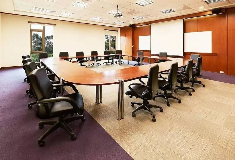 هتل Aspire Resort