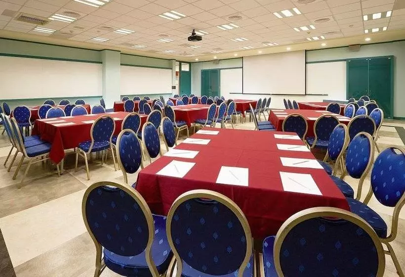 هتل Aspire Resort