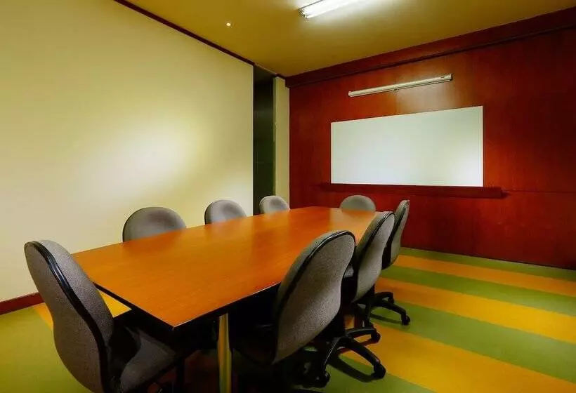 هتل Aspire Resort