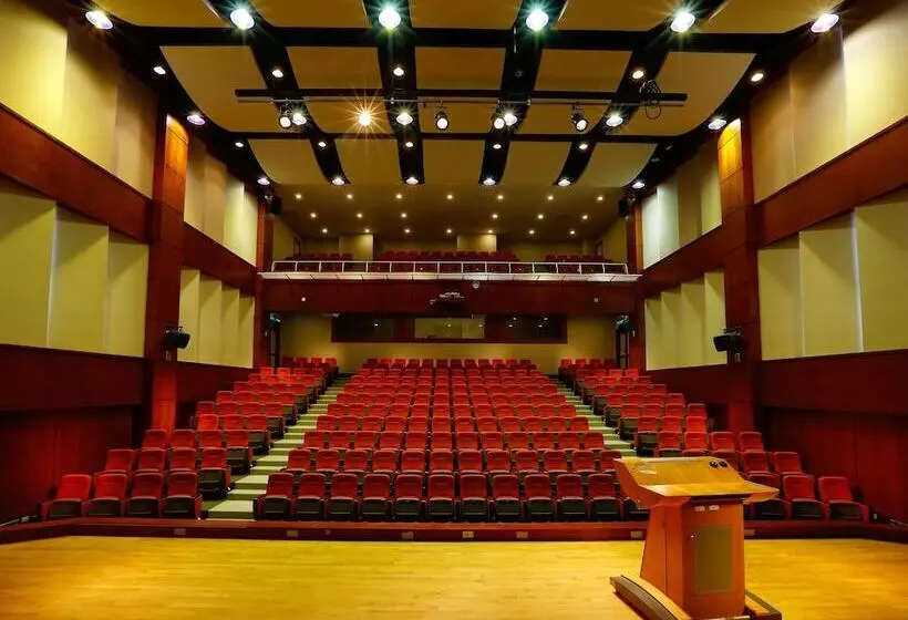 هتل Aspire Resort