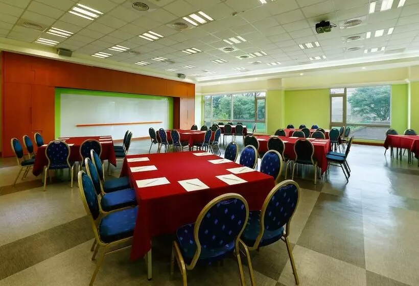 هتل Aspire Resort