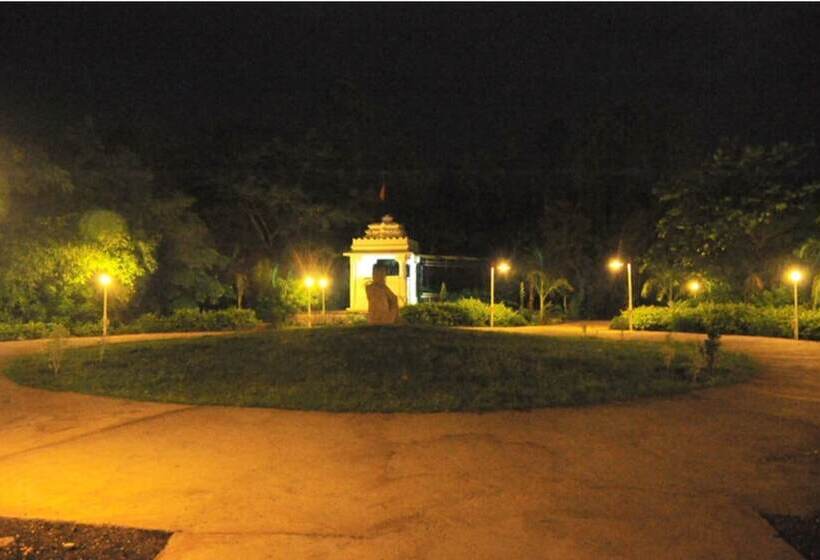 فندق Deshawar Resort