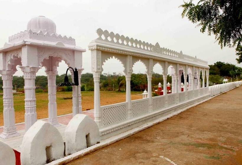 فندق Deshawar Resort