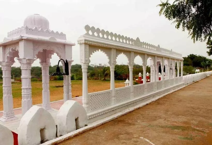 Hotelli Deshawar Resort