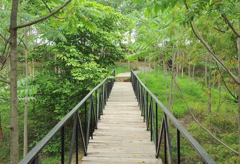 فندق Deshawar Resort