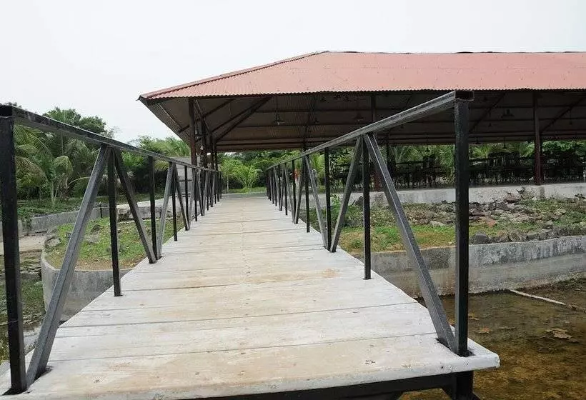 Hotelli Deshawar Resort