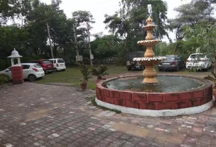 Hotelli Deshawar Resort