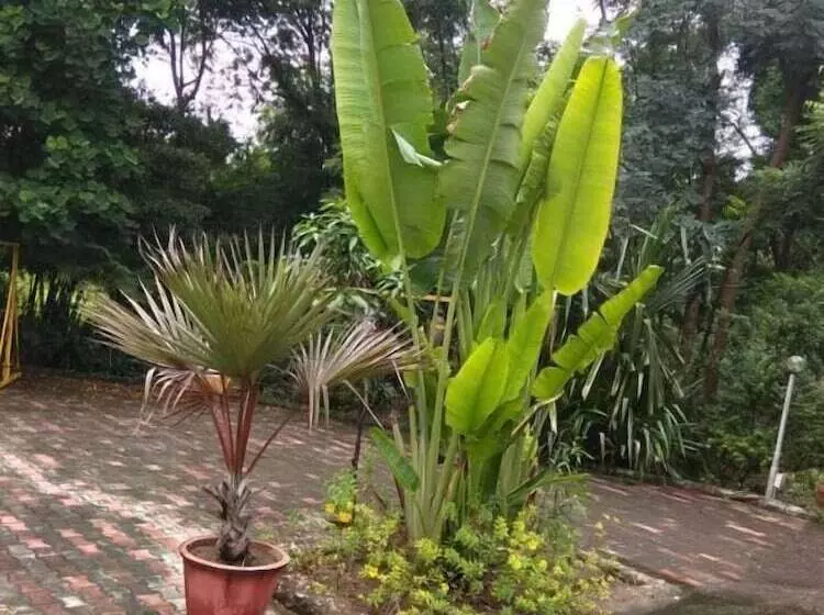 Hotelli Deshawar Resort