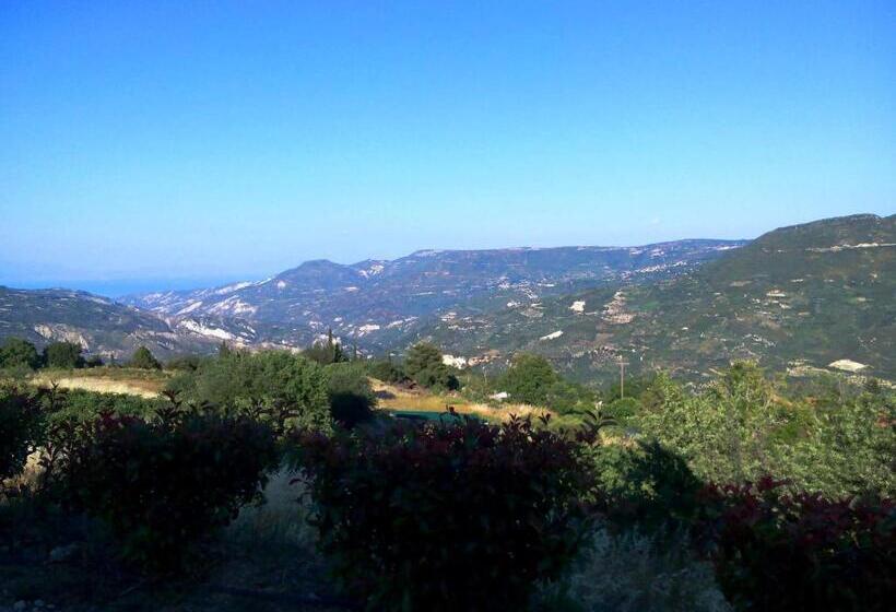 هتل Guesthouse Diochri