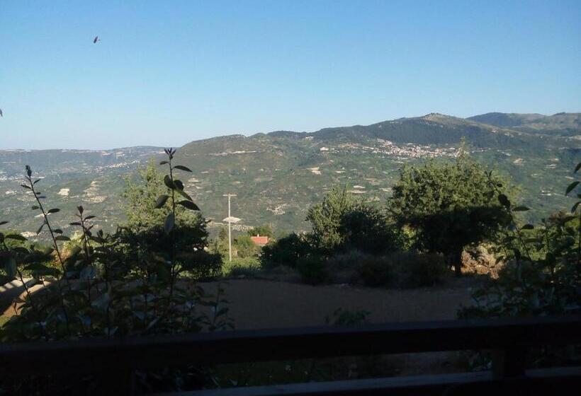 هتل Guesthouse Diochri