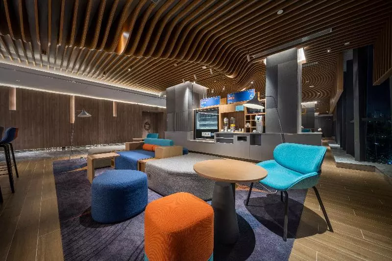 هتل Holiday Inn Express Zhuhai Gongbei, An Ihg