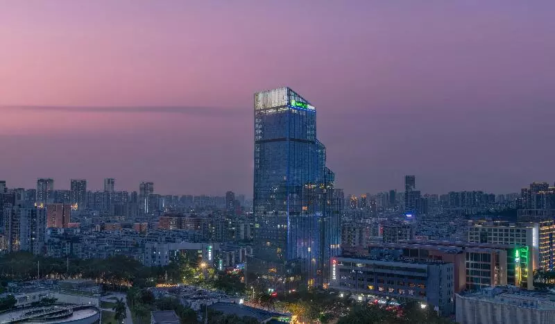 هتل Holiday Inn Express Zhuhai Gongbei, An Ihg