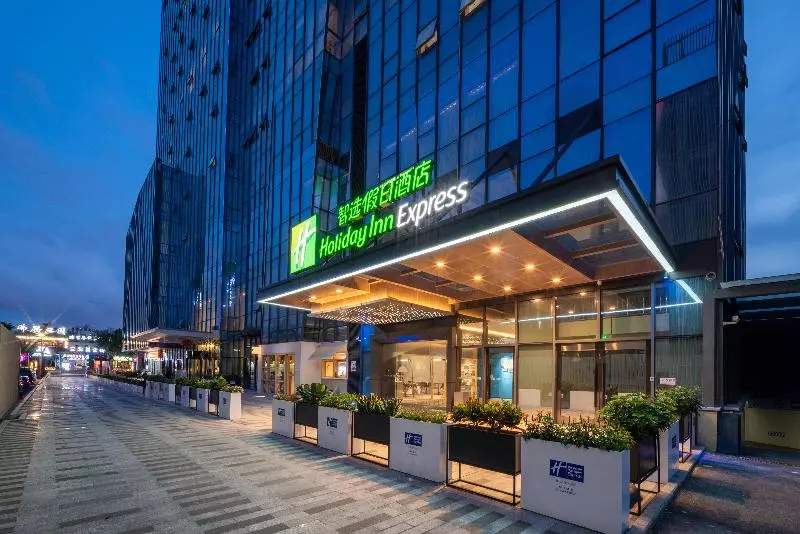 هتل Holiday Inn Express Zhuhai Gongbei, An Ihg