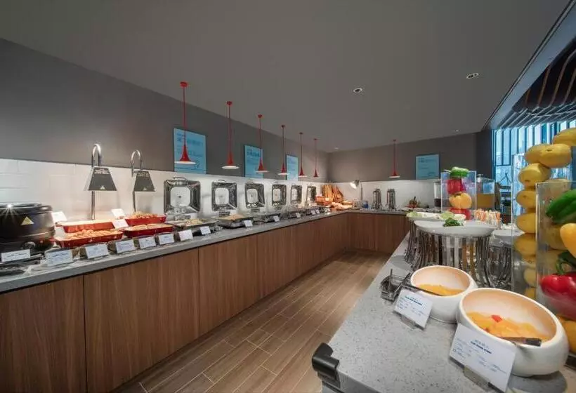 هتل Holiday Inn Express Zhuhai Gongbei, An Ihg