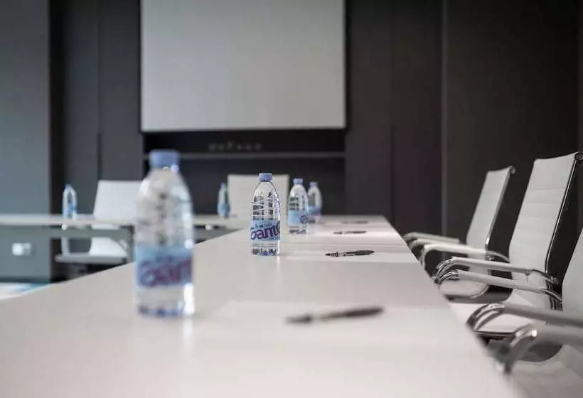 هتل Holiday Inn Express Zhuhai Gongbei, An Ihg