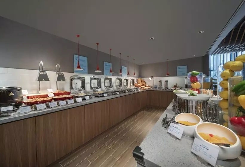 هتل Holiday Inn Express Zhuhai Gongbei, An Ihg