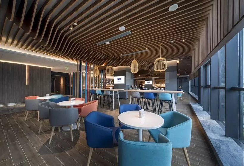 هتل Holiday Inn Express Zhuhai Gongbei, An Ihg