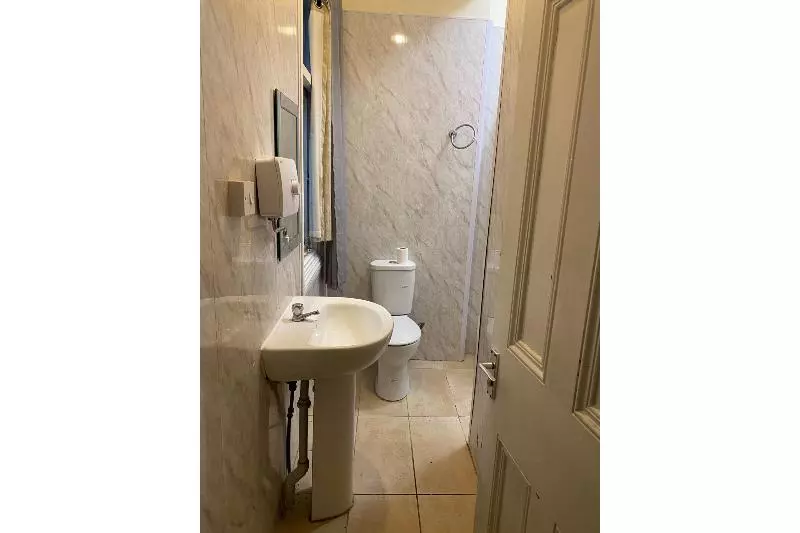 هتل Newport Lodge