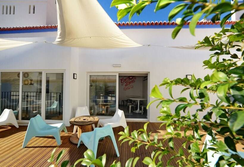 Otel Son Of A Beach Hostel