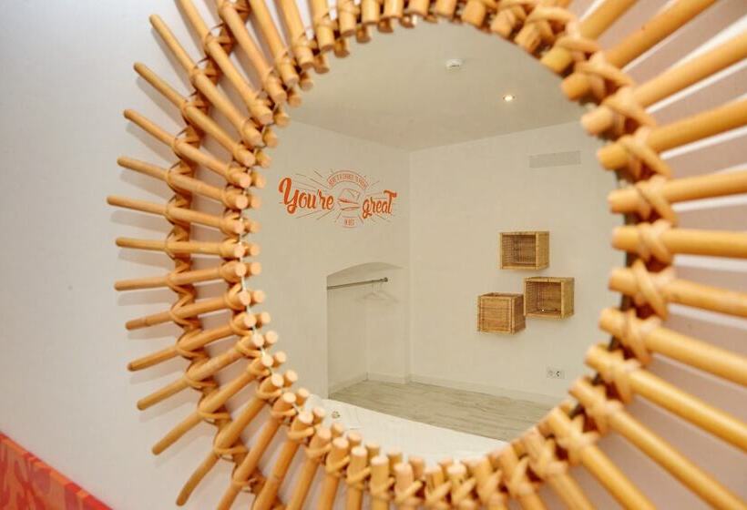 Otel Son Of A Beach Hostel