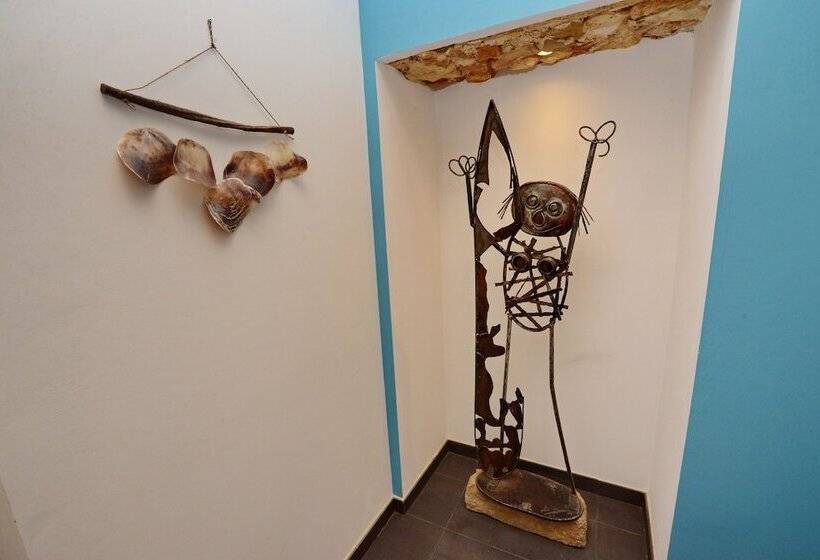 Otel Son Of A Beach Hostel