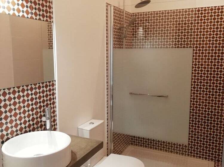 Otel Son Of A Beach Hostel