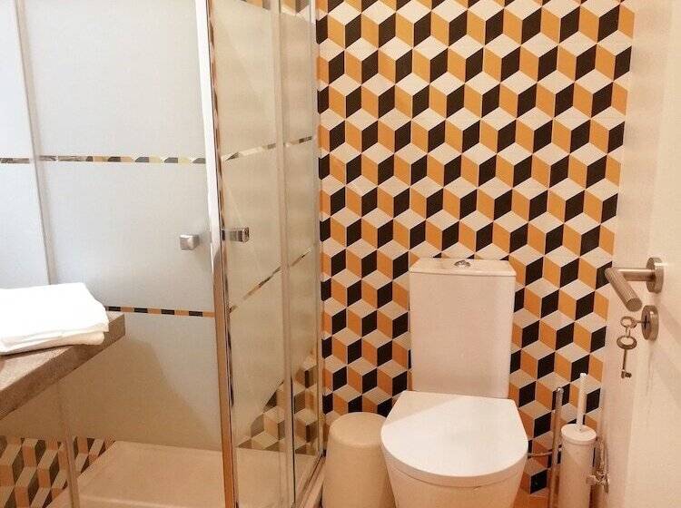 Otel Son Of A Beach Hostel