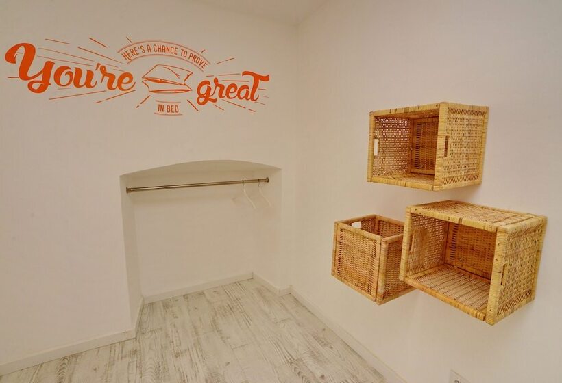 Otel Son Of A Beach Hostel