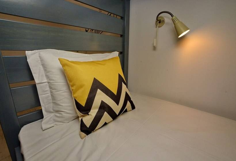 Otel Son Of A Beach Hostel