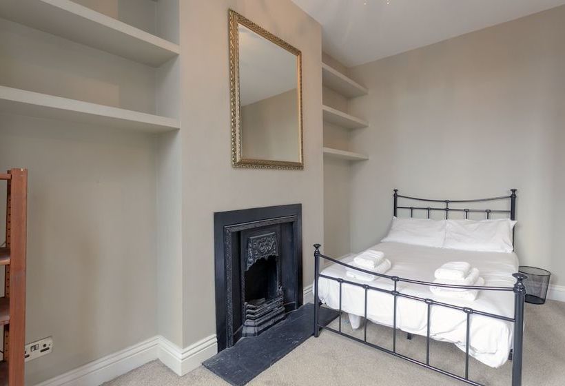 4 Bedroom Victorian House Near Notting Hill