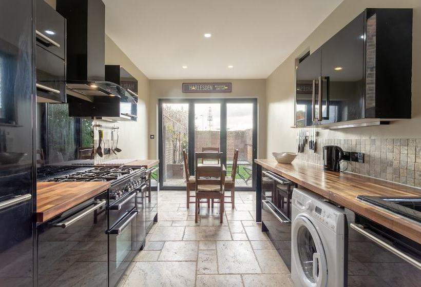 4 Bedroom Victorian House Near Notting Hill