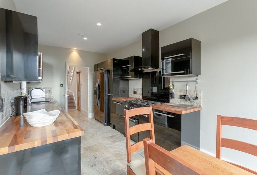 4 Bedroom Victorian House Near Notting Hill